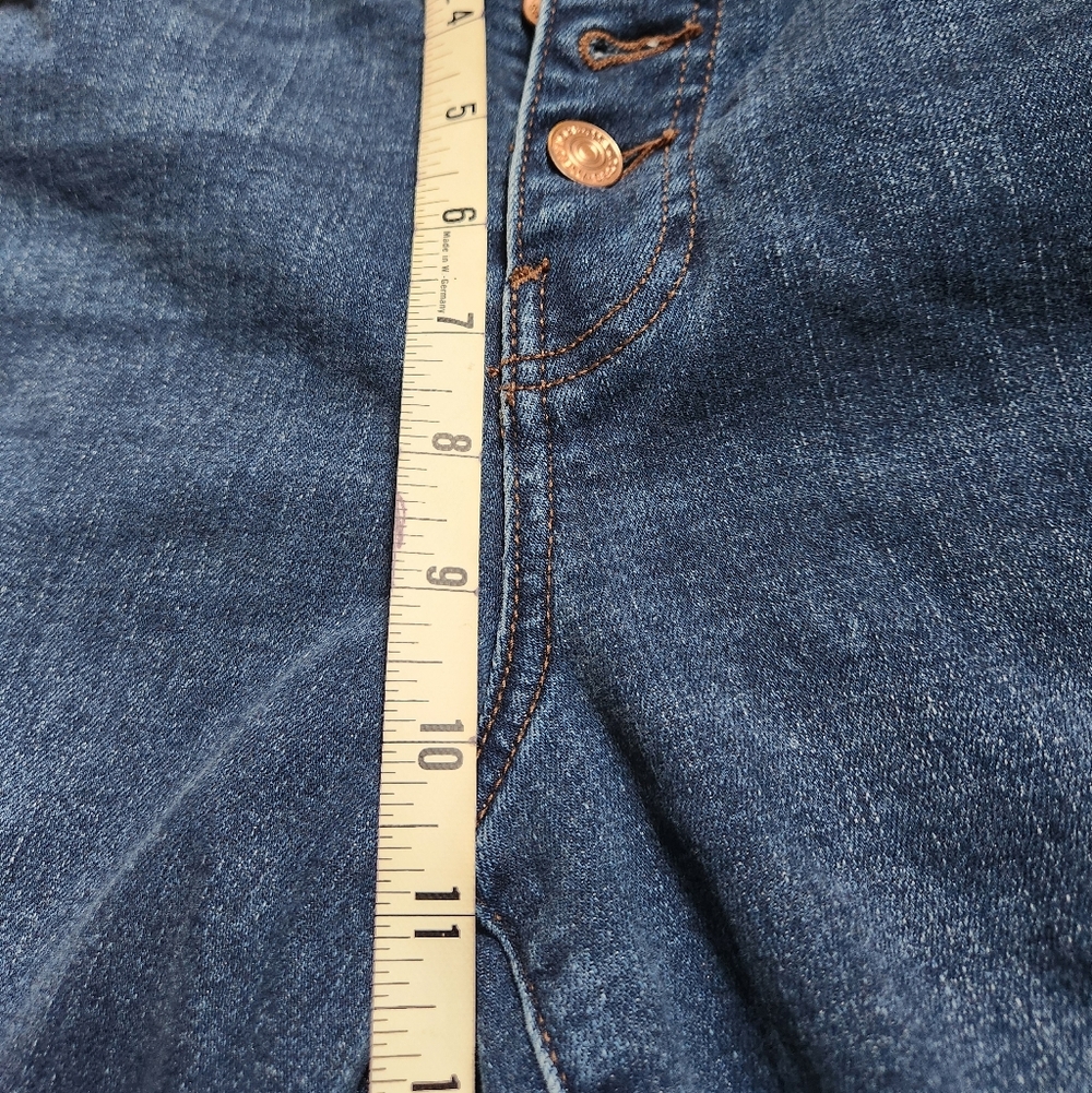 Button Fly Distressed Capri - Picture 5 of 6